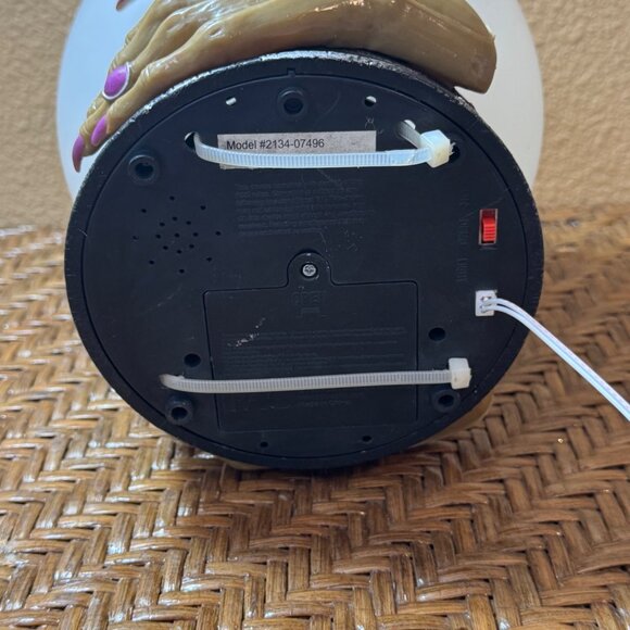 Halloween Mystic Crystal Ball Lamp With Witch Hands & LED Light - Picture 9 of 10